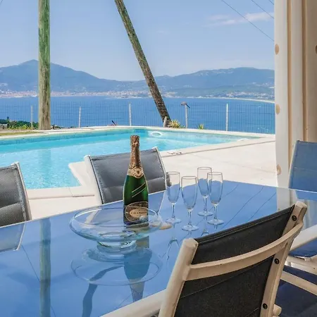 Three-bedroom Holiday In Porticcio *
