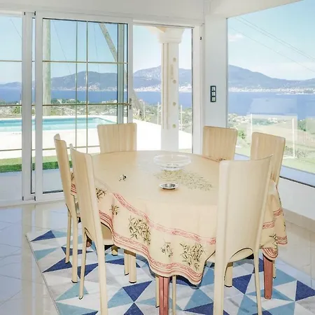Three-bedroom Holiday In Porticcio *